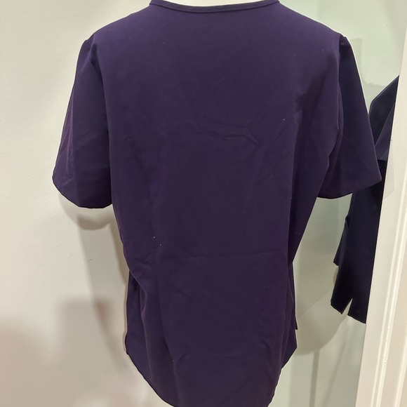 Figs V-Neck Set - Picture 3 of 9